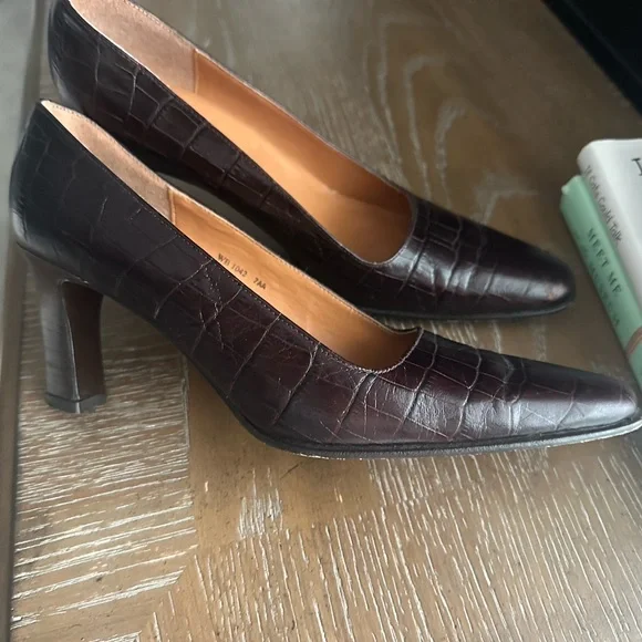 Women's vintage Ralph Lauren Heels, Size 7, Dark Brown burgundy - Picture 8 of 9